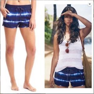 Athleta Women's XS Blue Tie Dye Active Shorts with Zipper Pockets Stretch EUC